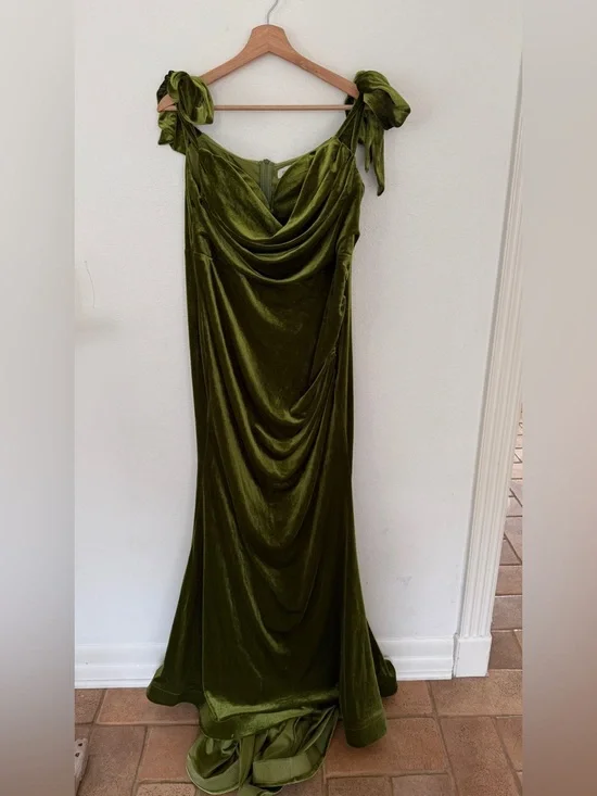 Faeriesty Off-Shoulder Olive Green Velvet Mermaid Dress - Picture 5 of 9